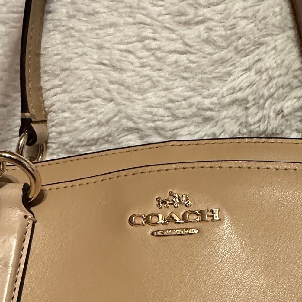 Vintage Coach Beige Leather and Suede Shoulder Bag - Picture 2 of 14